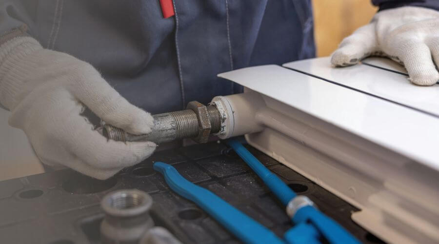 Expert burst pipe repair services in Thomasboro, IL